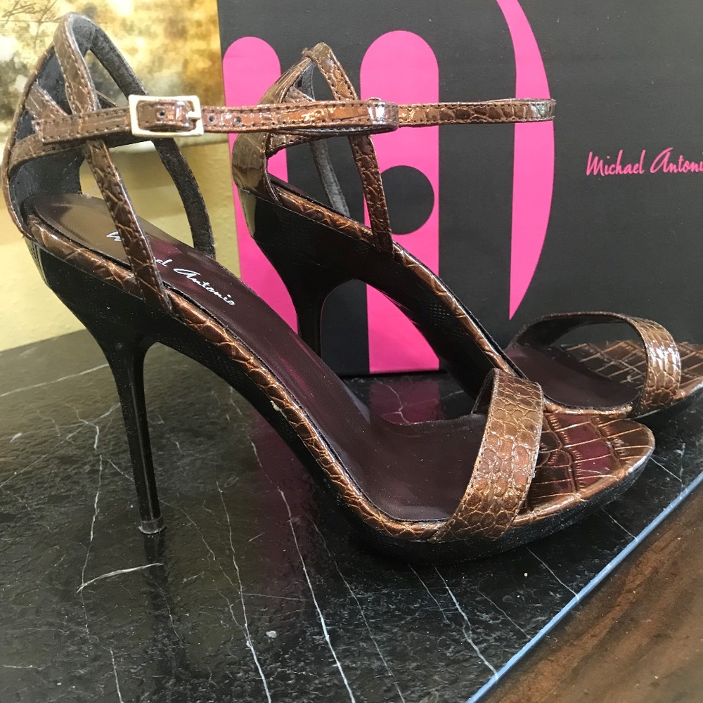 Michael Antonio Snakeskin Strappy Sandals Size 8M